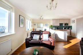2BR Apartment with Balcony on Brighton Marina